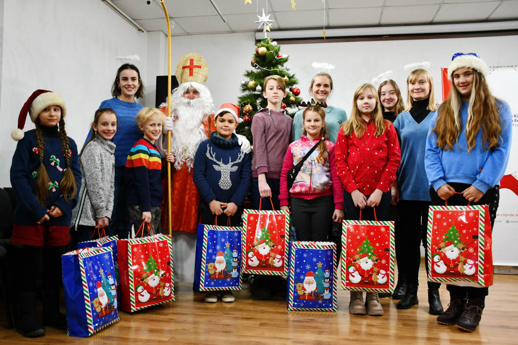 Święty Mikołaj u najmłodszych uczniów języka polskiego