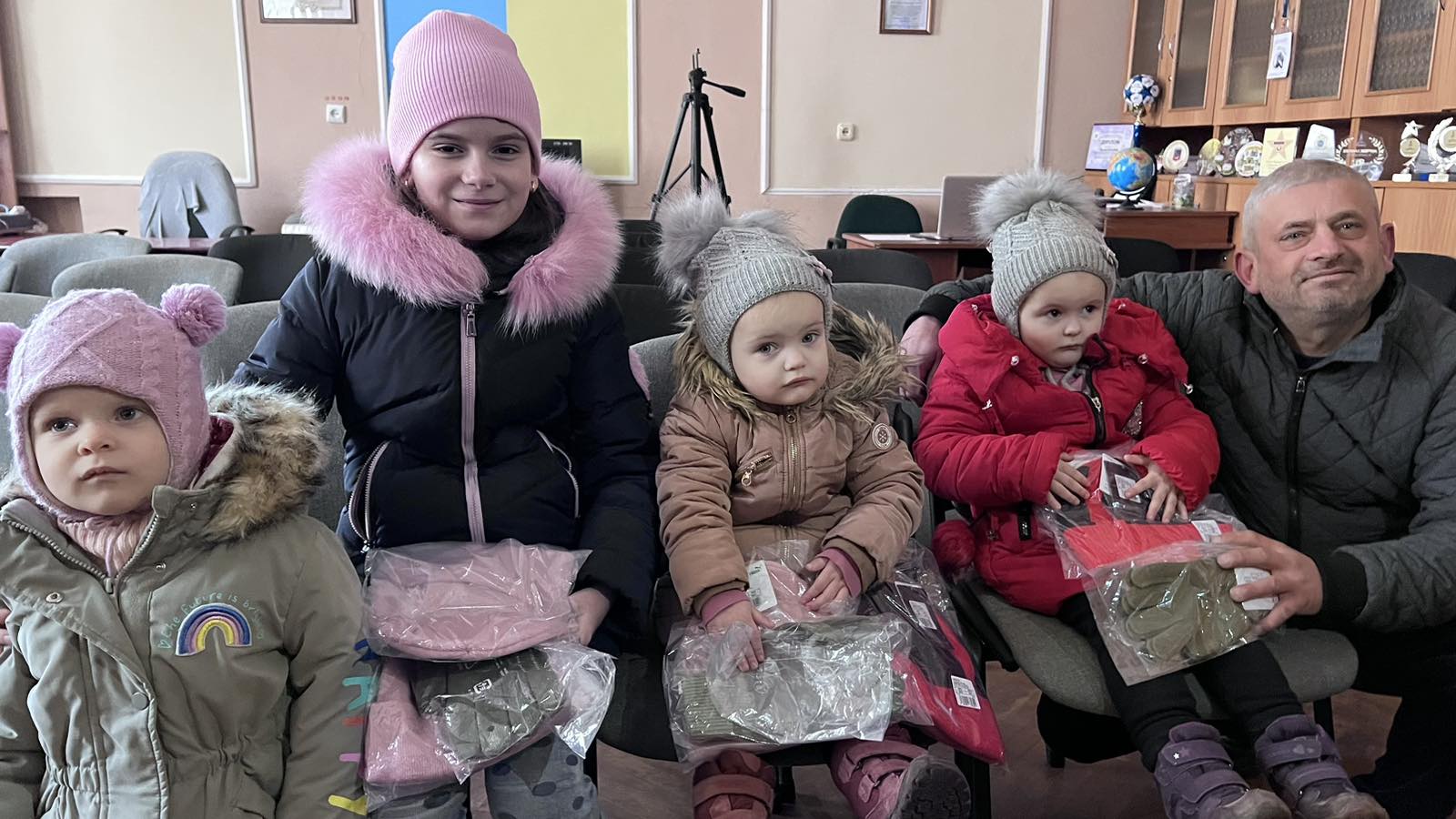 Допомога людям з вадами слуху в Донецькій області, Авдіївці та Херсоні